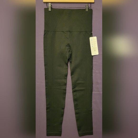 High-Waisted Thick Compression Black Leggings - Picture 6 of 6